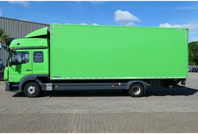 Mercedes-Benz 1023 L Atego 4x2, Schlafkabine, AHK, LBW, Möbel - Camión caja cerrada: foto 2 Mercedes-Benz 1023 L Atego 4x2, Schlafkabine, AHK, LBW, Möbel - Camión caja cerrada: foto 2