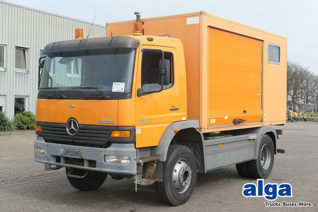 Mercedes-Benz 1518 A Atego 4X4, Klima, AHK, Allrad, Rolltor - Camión caja cerrada: foto 1 Mercedes-Benz 1518 A Atego 4X4, Klima, AHK, Allrad, Rolltor - Camión caja cerrada: foto 1