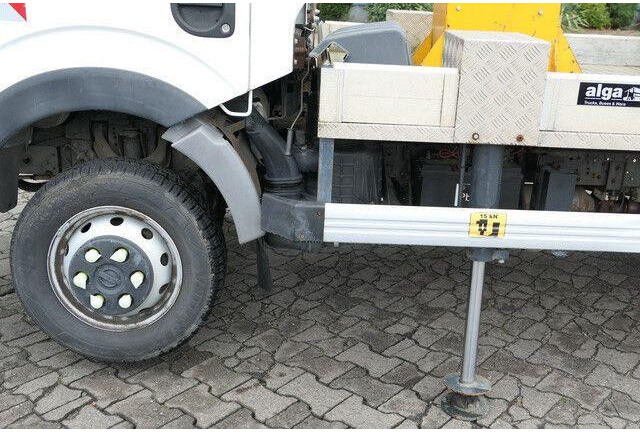 Nissan 32.12 4x2, 11m Arbeitshöhe, Klima,3. Sitz - Camión con plataforma elevadora: foto 3 Nissan 32.12 4x2, 11m Arbeitshöhe, Klima,3. Sitz - Camión con plataforma elevadora: foto 3