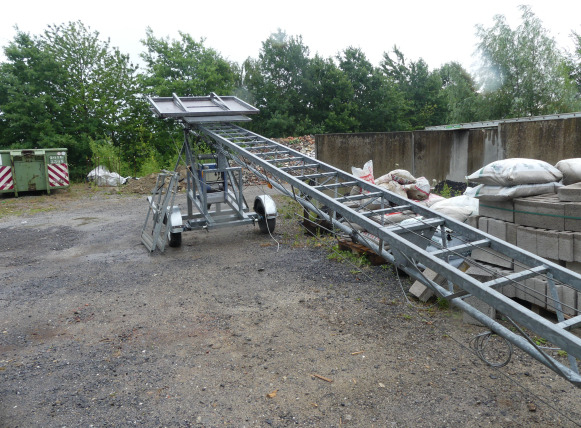 Monte charge tractable Intermat BL400G - Equipo de construcción: foto 3 Monte charge tractable Intermat BL400G - Equipo de construcción: foto 3