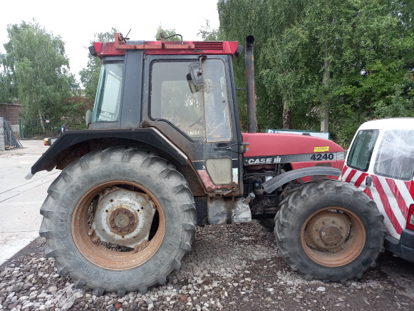 Tracteur Case International 4240XLA - Tractor: foto 1 Tracteur Case International 4240XLA - Tractor: foto 1