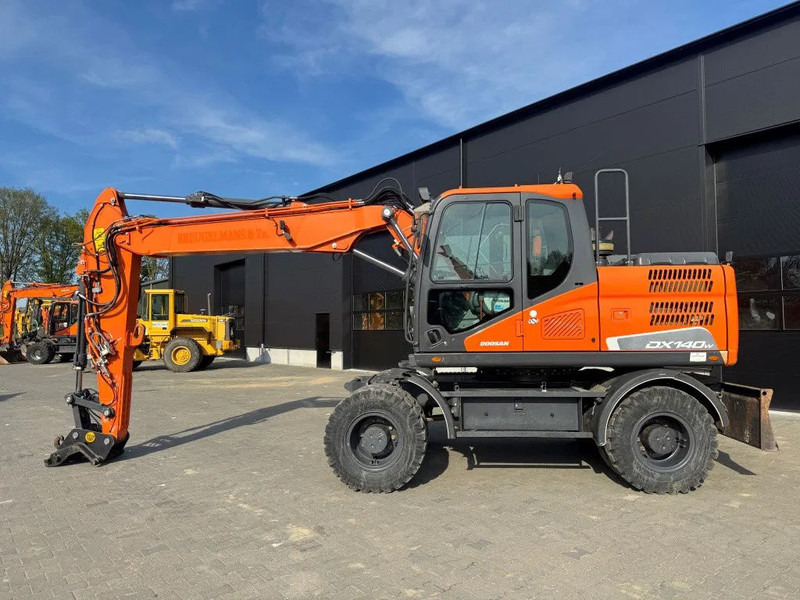 Doosan DX140-5 2018 - Excavadora de ruedas: foto 1 Doosan DX140-5 2018 - Excavadora de ruedas: foto 1