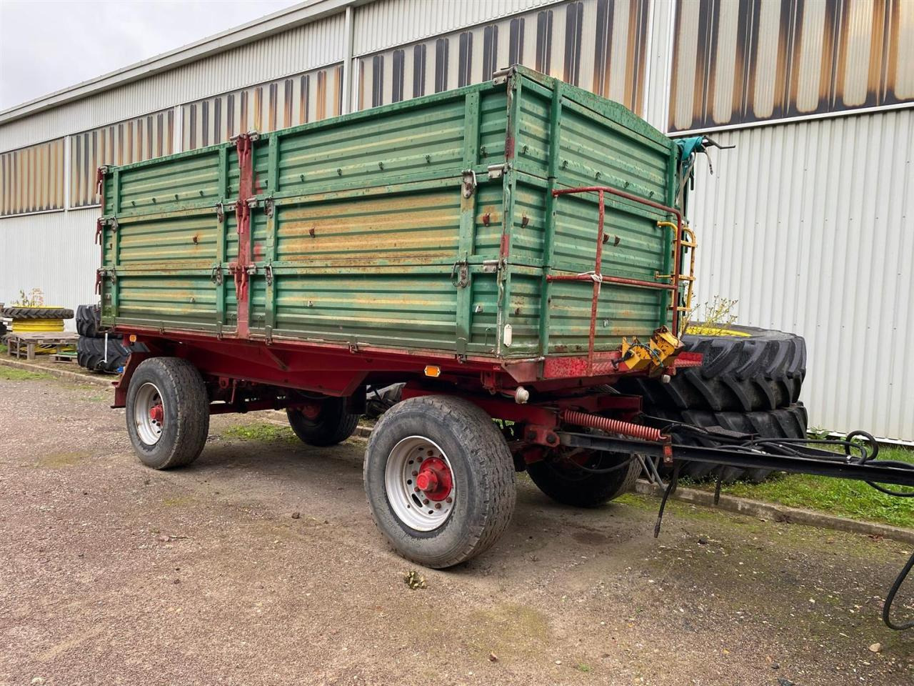 Agromet T-149 - Remolque volquete: foto 1 Agromet T-149 - Remolque volquete: foto 1