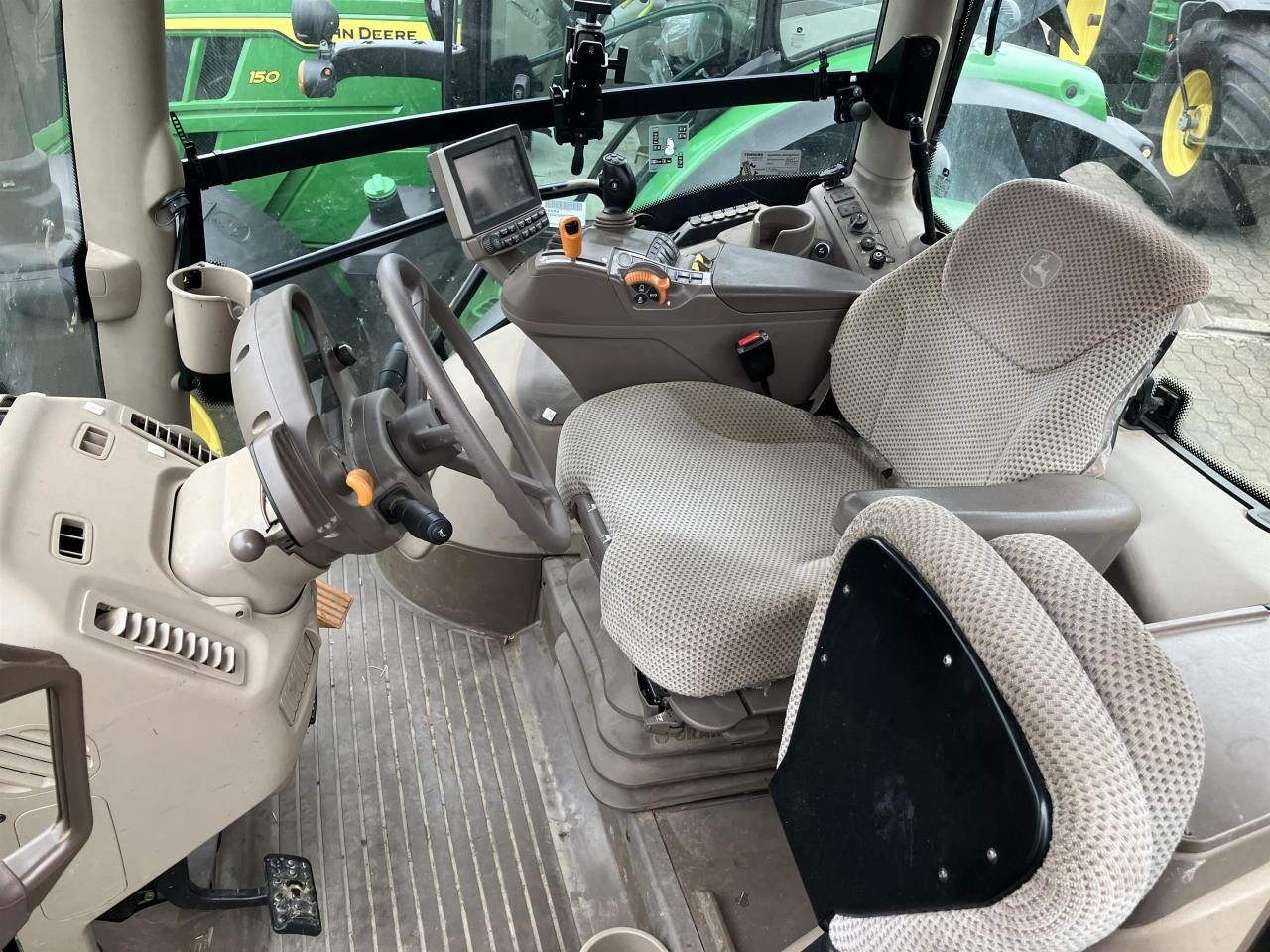 John Deere 6110R - Tractor: foto 5 John Deere 6110R - Tractor: foto 5