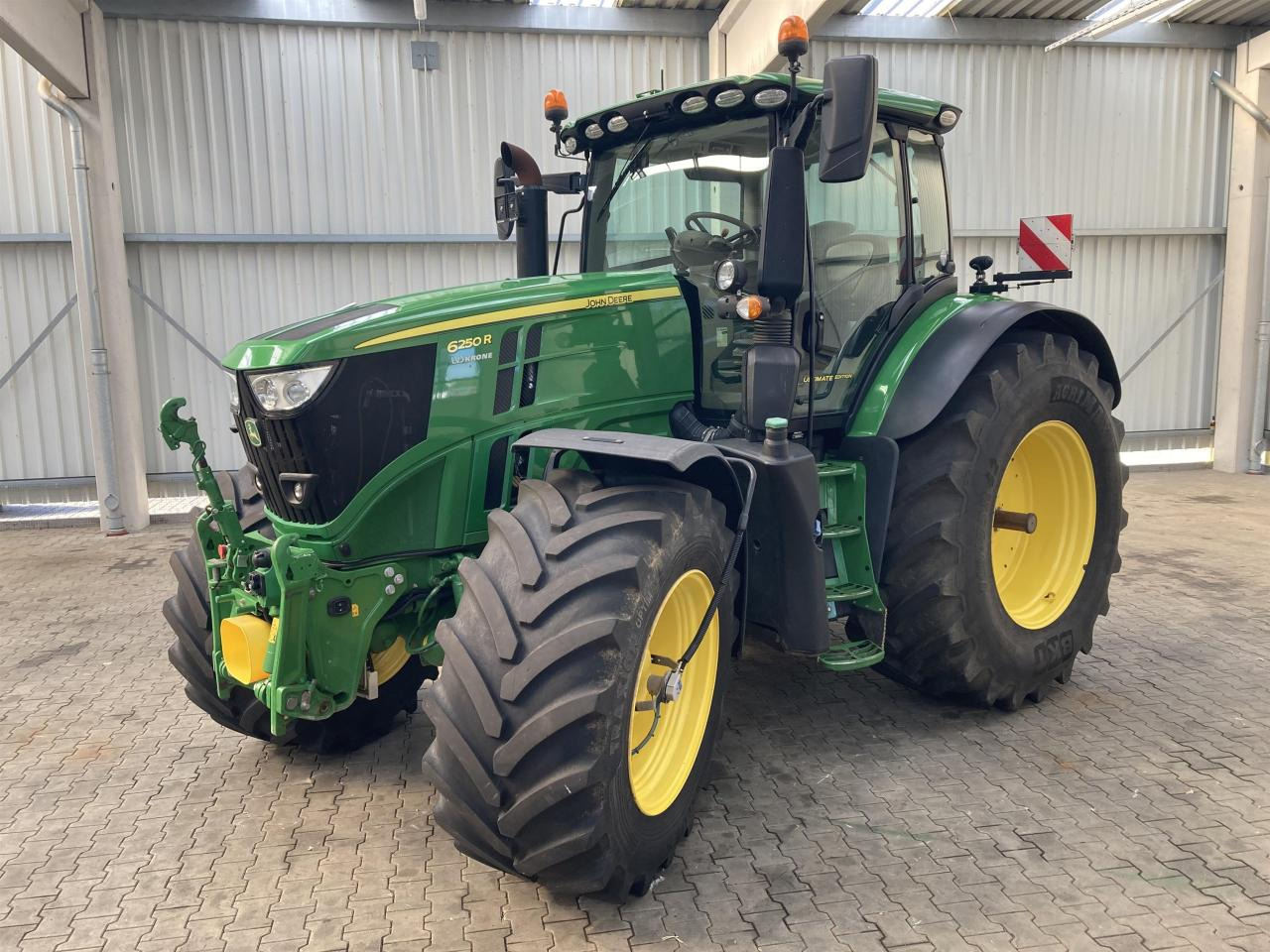 John Deere 6250R - Tractor: foto 1 John Deere 6250R - Tractor: foto 1