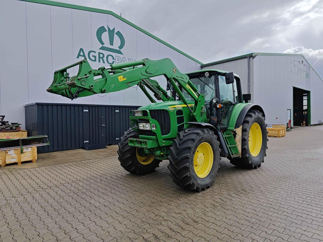John Deere 6630 PREMIUM - Tractor: foto 1 John Deere 6630 PREMIUM - Tractor: foto 1
