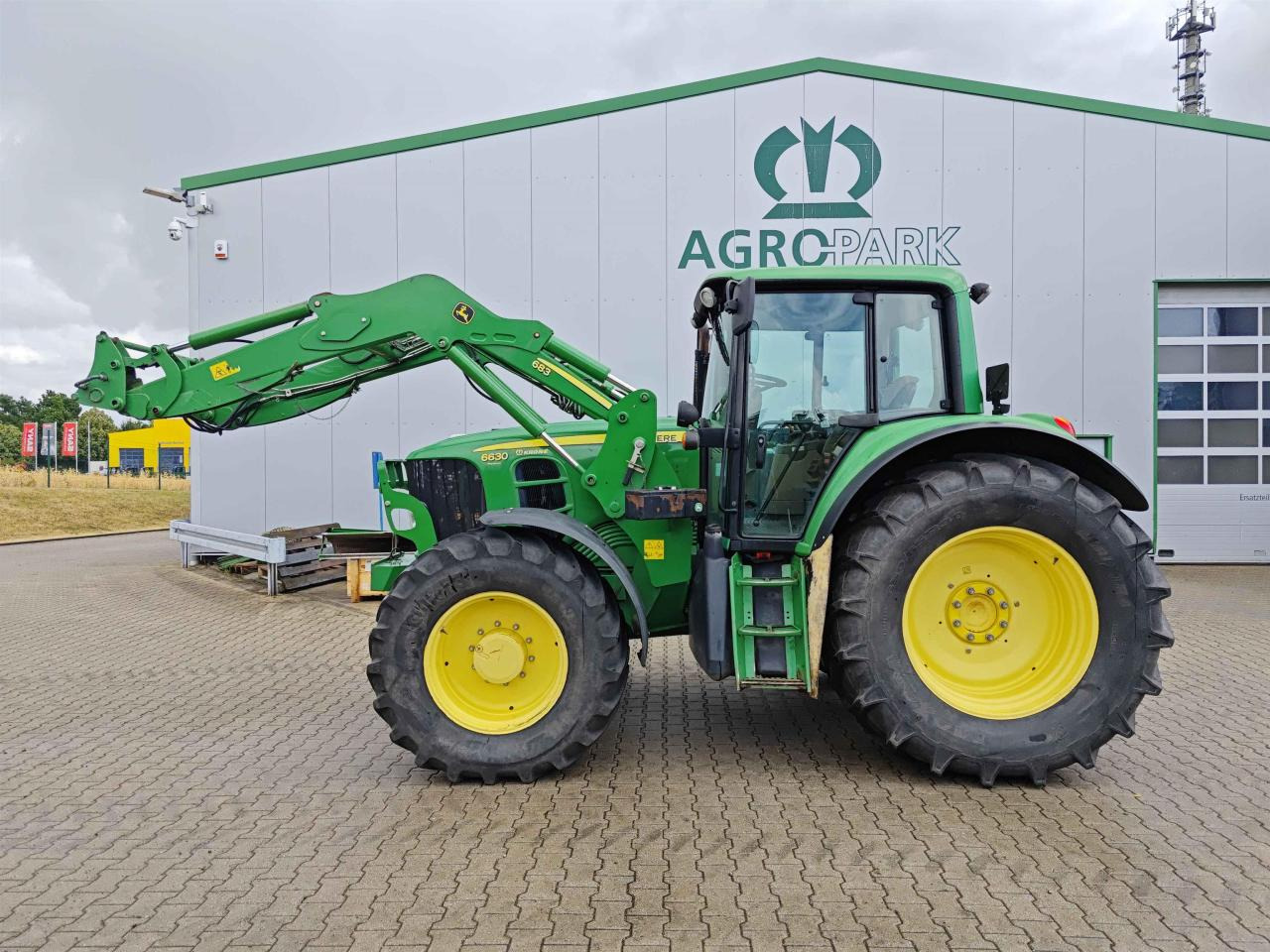 John Deere 6630 PREMIUM - Tractor: foto 2 John Deere 6630 PREMIUM - Tractor: foto 2