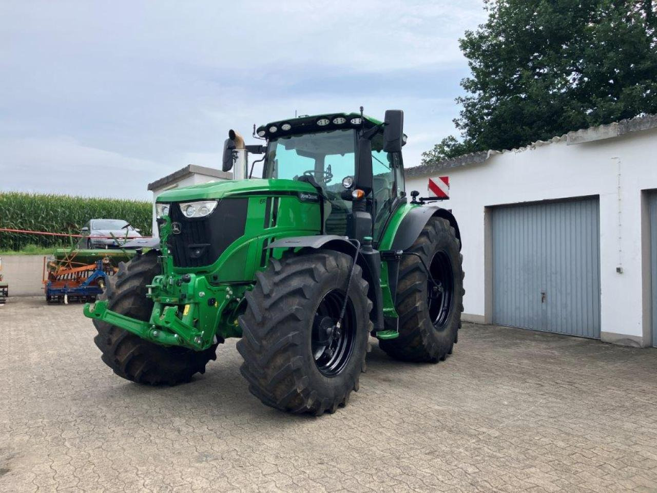 John Deere 6R 250 - Tractor: foto 1 John Deere 6R 250 - Tractor: foto 1