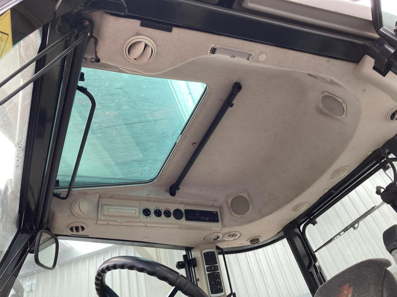 Massey Ferguson 5611 Dyna 4 - Tractor: foto 5 Massey Ferguson 5611 Dyna 4 - Tractor: foto 5