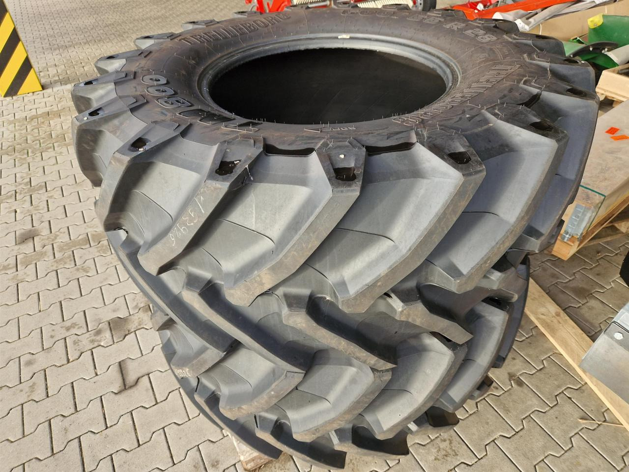 Trelleborg 600/65R28 - Neumático para Maquinaria agrícola: foto 1 Trelleborg 600/65R28 - Neumático para Maquinaria agrícola: foto 1