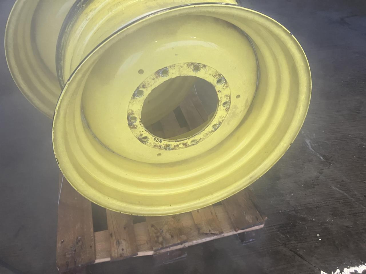 UNBEKANNT 16x30 - Llanta para Maquinaria agrícola: foto 2 UNBEKANNT 16x30 - Llanta para Maquinaria agrícola: foto 2