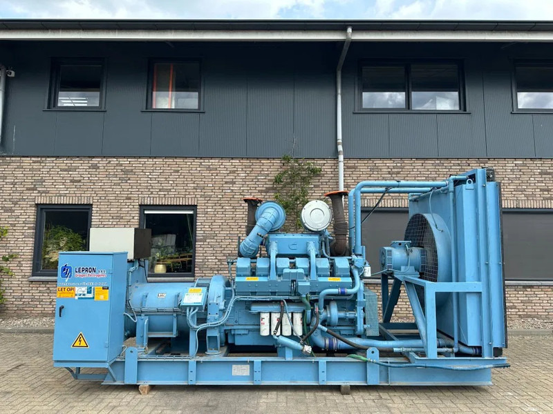 Cummins KTA 38 G1 Leroy Somer 800 kVA noodstroom generatorset as New ! 123 hours ! - Generador industriale: foto 1 Cummins KTA 38 G1 Leroy Somer 800 kVA noodstroom generatorset as New ! 123 hours ! - Generador industriale: foto 1