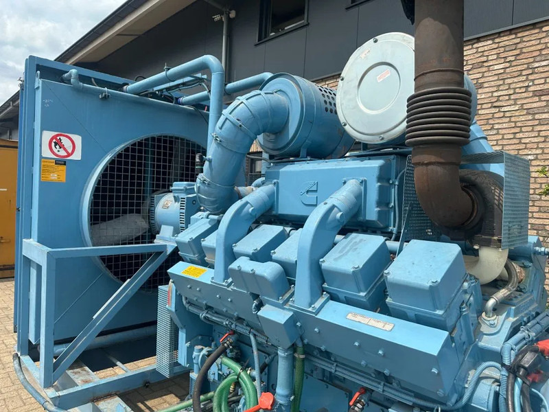 Cummins KTA 38 G1 Leroy Somer 800 kVA noodstroom generatorset as New ! 123 hours ! - Generador industriale: foto 3 Cummins KTA 38 G1 Leroy Somer 800 kVA noodstroom generatorset as New ! 123 hours ! - Generador industriale: foto 3