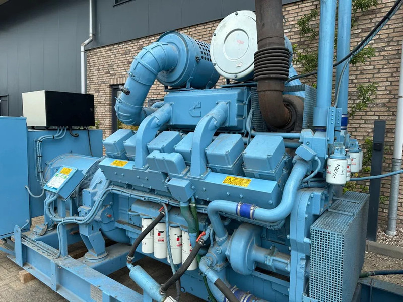 Cummins KTA 38 G1 Leroy Somer 800 kVA noodstroom generatorset as New ! 123 hours ! - Generador industriale: foto 5 Cummins KTA 38 G1 Leroy Somer 800 kVA noodstroom generatorset as New ! 123 hours ! - Generador industriale: foto 5