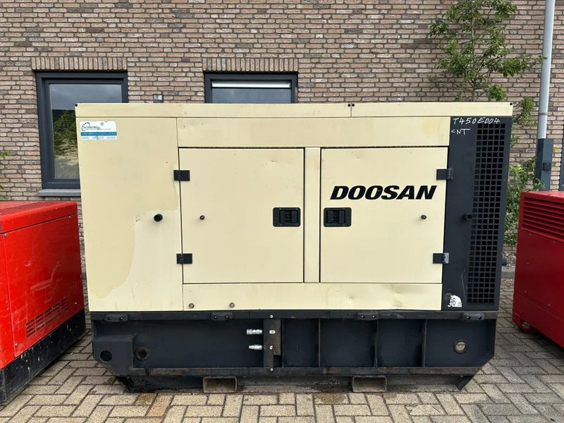 Doosan G40 Mitsubishi Leroy Somer 40 kVA Silent Rental generatorset - Generador industriale: foto 1 Doosan G40 Mitsubishi Leroy Somer 40 kVA Silent Rental generatorset - Generador industriale: foto 1