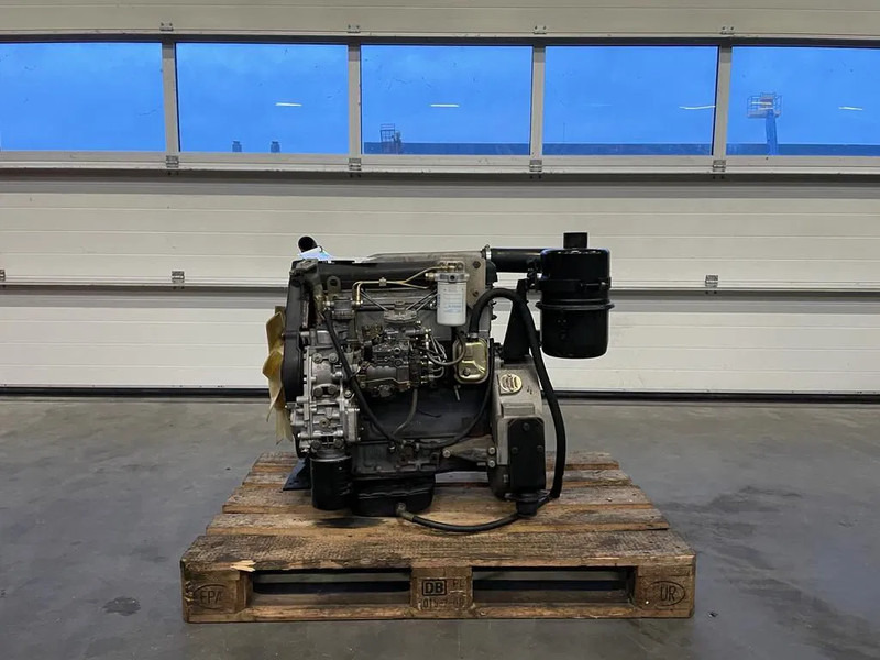 Iveco 8141 Diesel Motor 4 cilinder 53 kW / 74 PK Diesel Engine - Motor para Equipo de manutención: foto 2 Iveco 8141 Diesel Motor 4 cilinder 53 kW / 74 PK Diesel Engine - Motor para Equipo de manutención: foto 2
