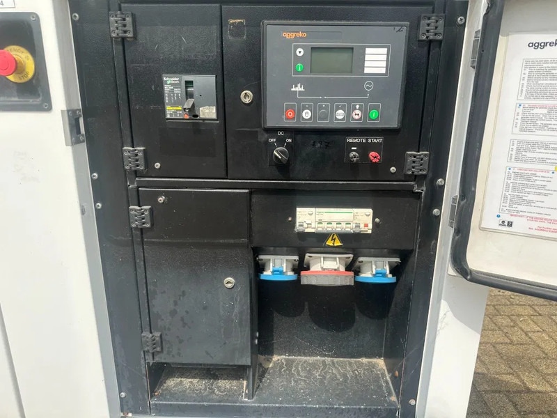 Iveco FPT F32 AM1A Leroy Somer 32 kVA Silent generatorset 297 hours ! - Generador industriale: foto 3 Iveco FPT F32 AM1A Leroy Somer 32 kVA Silent generatorset 297 hours ! - Generador industriale: foto 3