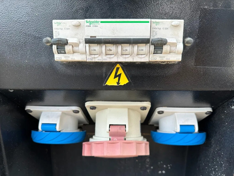 Iveco FPT F32 AM1A Leroy Somer 32 kVA Silent generatorset 667 hours ! - Generador industriale: foto 5 Iveco FPT F32 AM1A Leroy Somer 32 kVA Silent generatorset 667 hours ! - Generador industriale: foto 5
