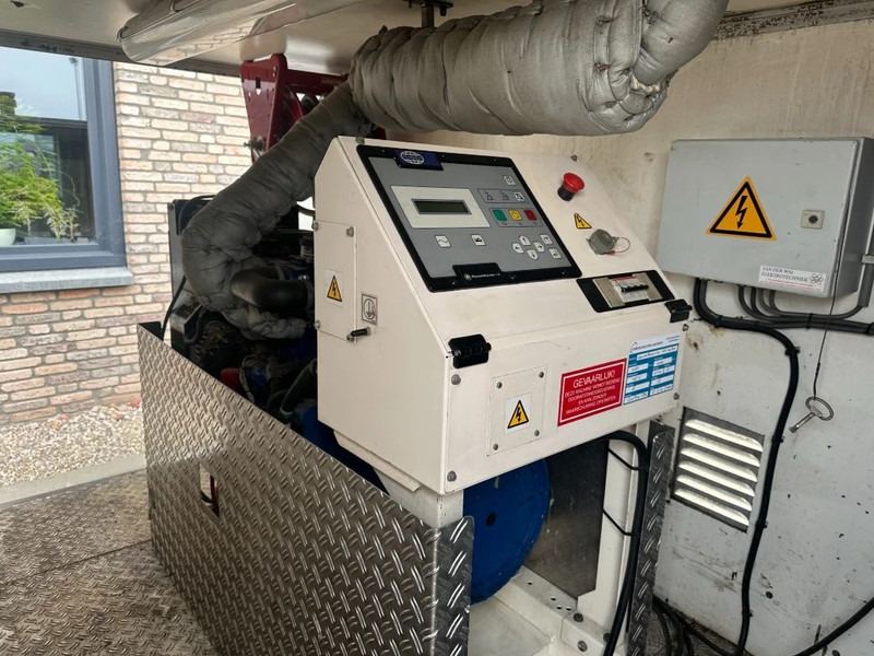Perkins DIBO IBH-M 20015 Hogedruk unit 200 Bar 15 L / min Mobiele Aanhanger 12.5 kVA aggregaat - Hidrolimpiadora: foto 3 Perkins DIBO IBH-M 20015 Hogedruk unit 200 Bar 15 L / min Mobiele Aanhanger 12.5 kVA aggregaat - Hidrolimpiadora: foto 3