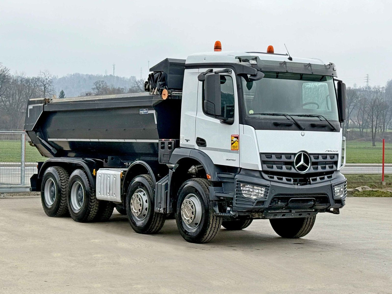 Mercedes-Benz AROCS 3246* KIPPER / 8x4 * TOPZUSTAND - Camión volquete: foto 2 Mercedes-Benz AROCS 3246* KIPPER / 8x4 * TOPZUSTAND - Camión volquete: foto 2