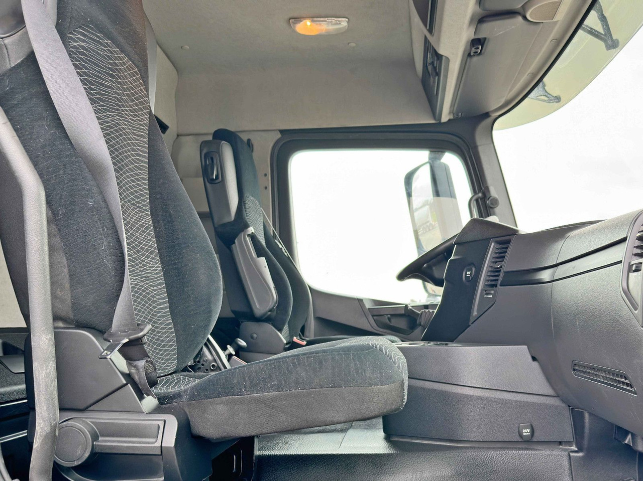 Camión volquete nuevo Mercedes-Benz AROCS 4142* KIPPER / 8x4 * TOPZUSTAND: foto 8