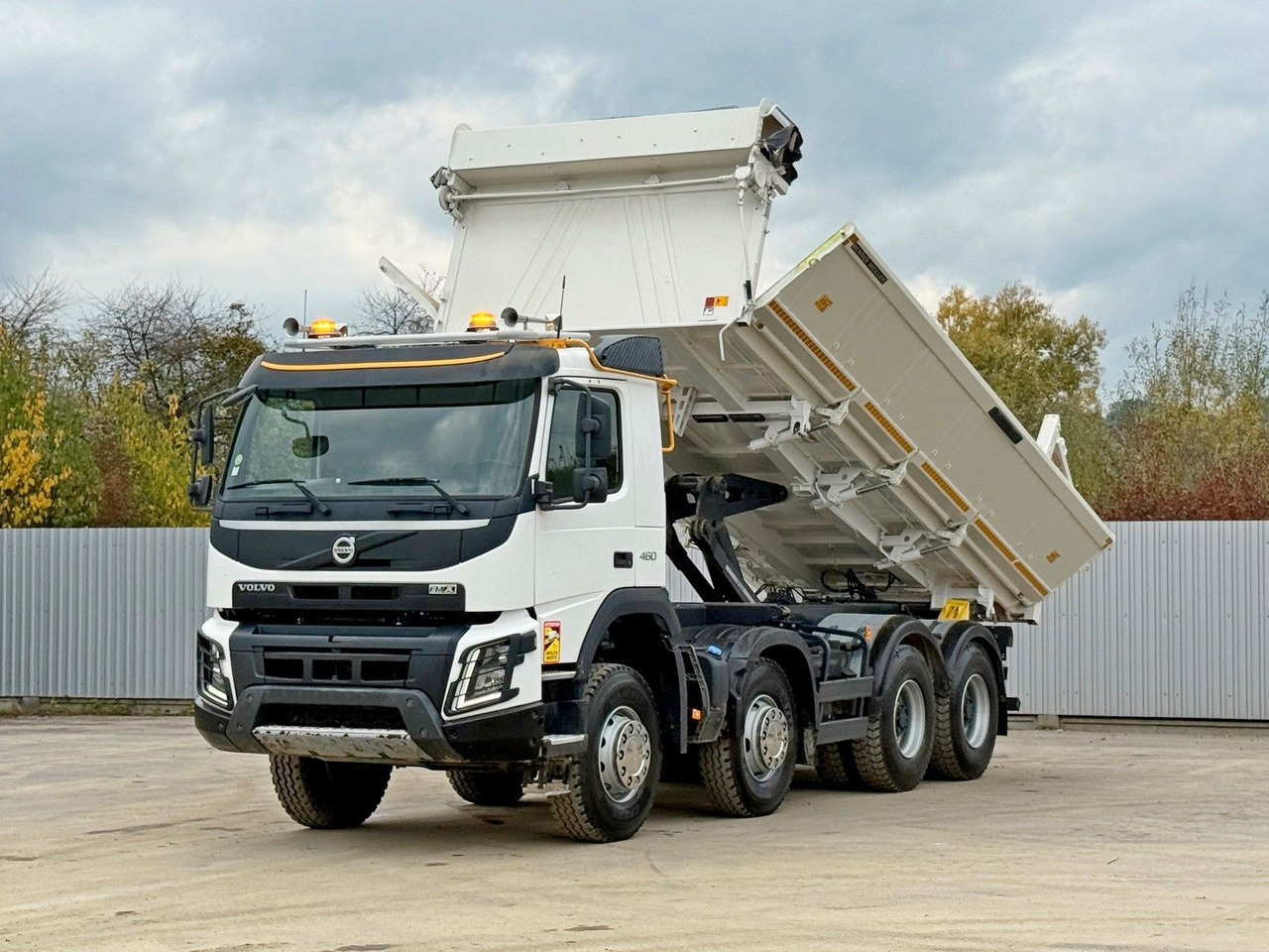 Volvo FMX 460 Kipper * BORDMATIC * 8x4 * TOPZUSTAND - Camión volquete: foto 2 Volvo FMX 460 Kipper * BORDMATIC * 8x4 * TOPZUSTAND - Camión volquete: foto 2