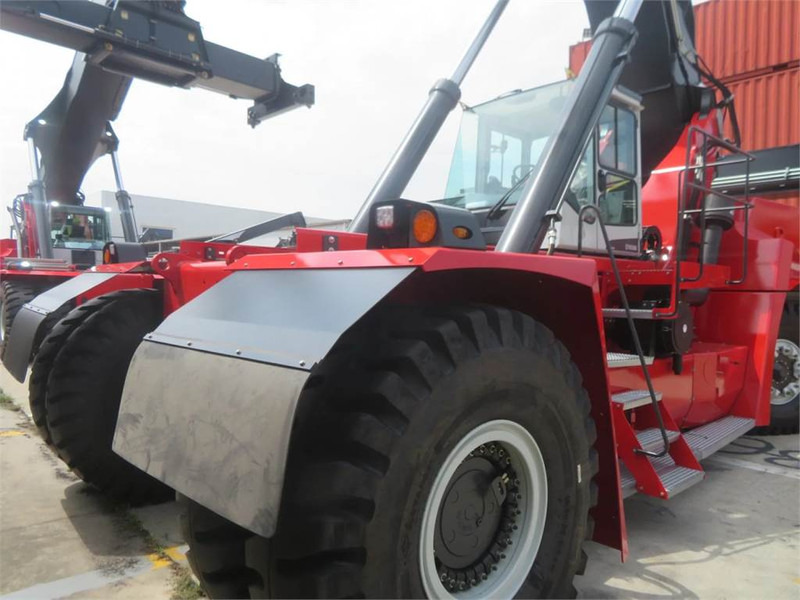 Kalmar DRU450-62S5 - Reach stacker: foto 5 Kalmar DRU450-62S5 - Reach stacker: foto 5