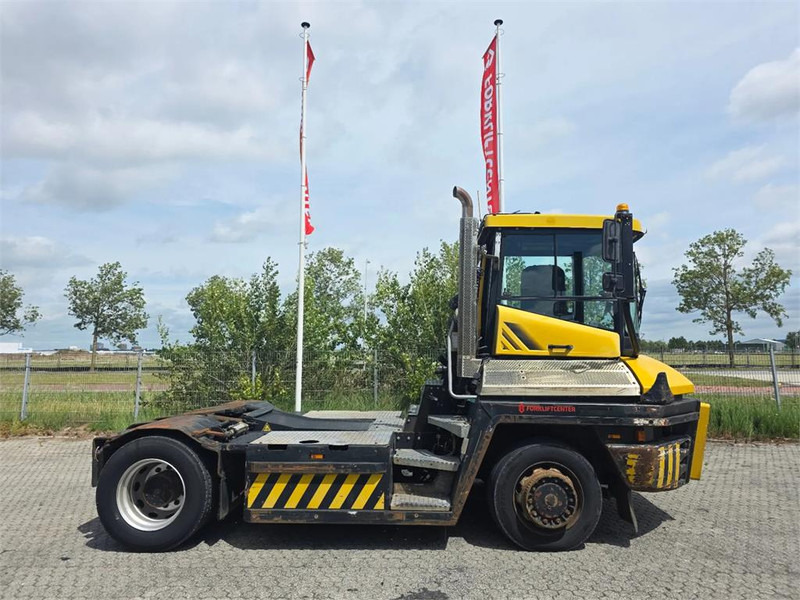 Terberg RT283 4x4 - Tractor industrial: foto 3 Terberg RT283 4x4 - Tractor industrial: foto 3