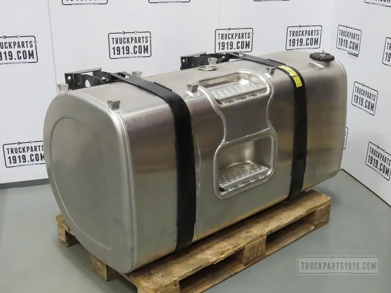 Volvo 21335679 Brandstoftank + steunen 550L - Depósito de combustible para Camión: foto 1 Volvo 21335679 Brandstoftank + steunen 550L - Depósito de combustible para Camión: foto 1