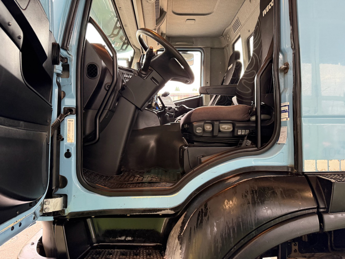 IVECO 340T45 Trakker 8x4 - Camión multibasculante: foto 5 IVECO 340T45 Trakker 8x4 - Camión multibasculante: foto 5