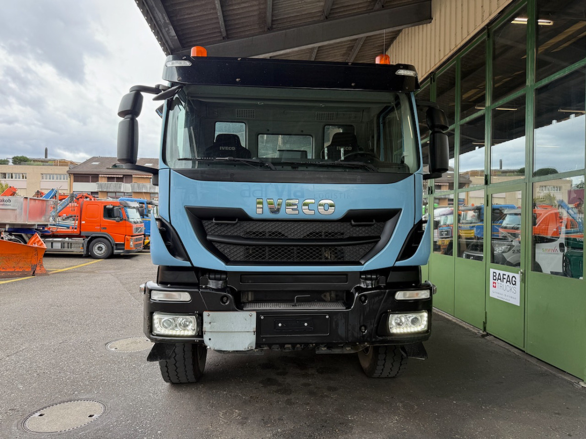 IVECO 340T45 Trakker 8x4 - Camión multibasculante: foto 3 IVECO 340T45 Trakker 8x4 - Camión multibasculante: foto 3