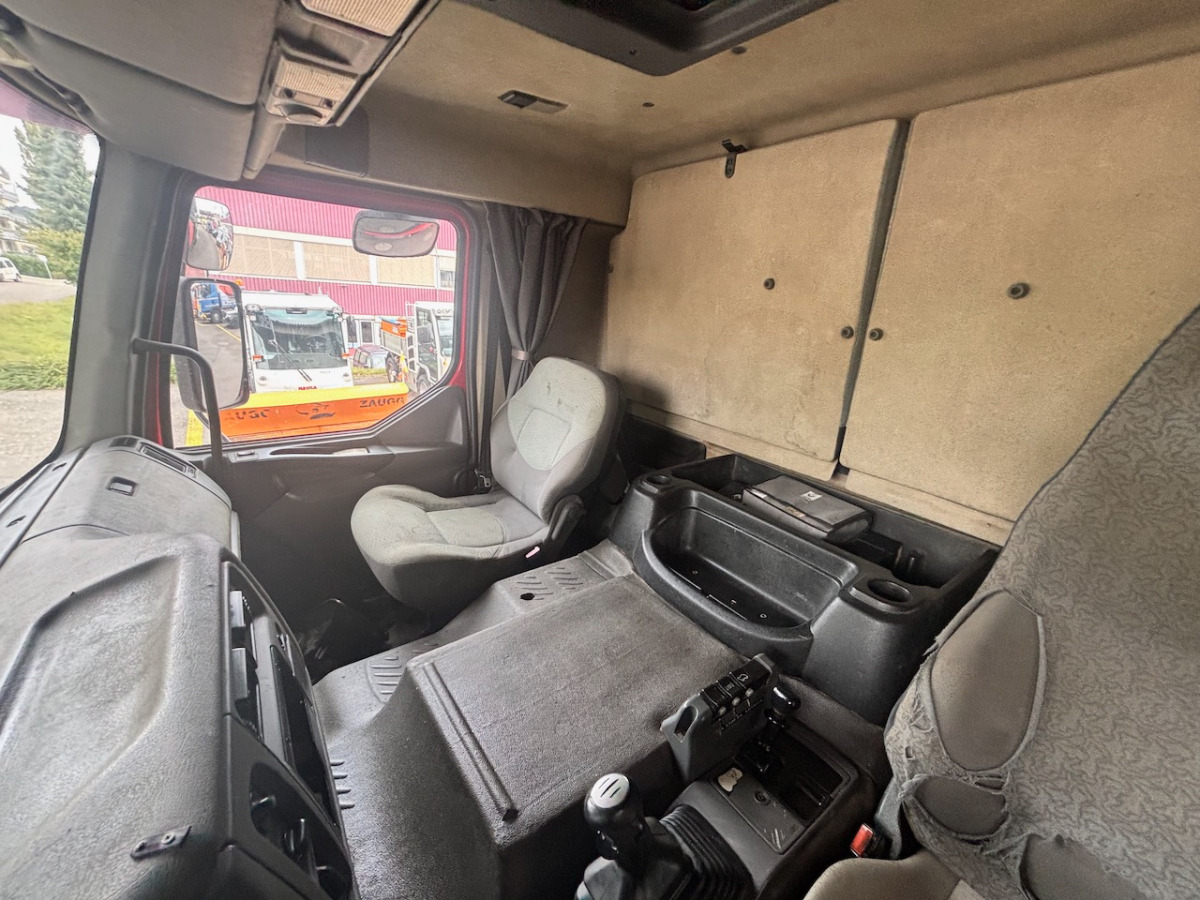 RENAULT Kerax 420DCI 4x4 - Camión volquete: foto 5 RENAULT Kerax 420DCI 4x4 - Camión volquete: foto 5