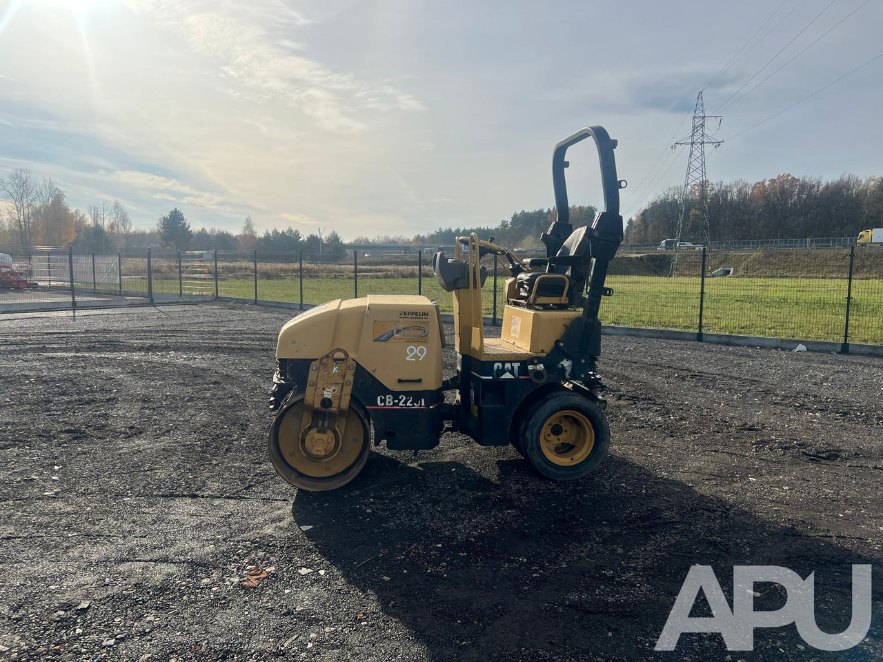 CATERPILLAR CB-225E - Rodillo: foto 2 CATERPILLAR CB-225E - Rodillo: foto 2