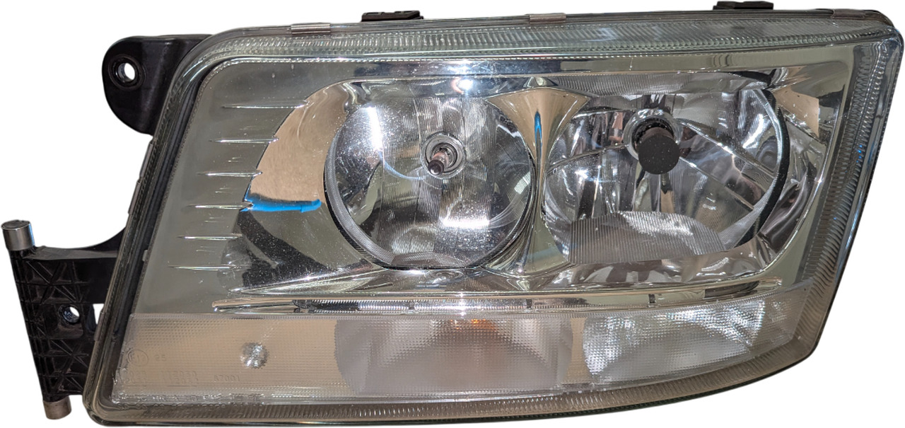 MAN TGX/TGS E6 XENON KOPLAMP GEBRUIKT LINKS 81251016713U - Faro delantero para Camión: foto 1 MAN TGX/TGS E6 XENON KOPLAMP GEBRUIKT LINKS 81251016713U - Faro delantero para Camión: foto 1