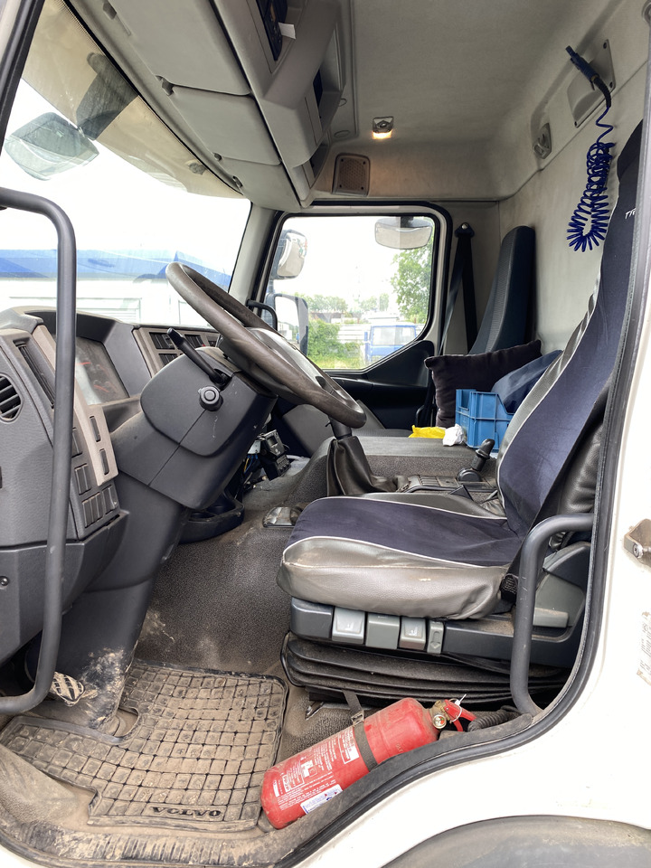 VOLVO FE - Camión frigorífico: foto 4 VOLVO FE - Camión frigorífico: foto 4