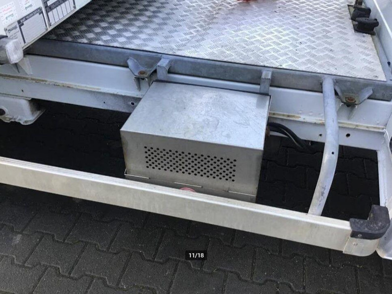 Mercedes-Benz 413 CDI BE Mini Trekker + Workshop Trailer - Cabeza tractora: foto 5 Mercedes-Benz 413 CDI BE Mini Trekker + Workshop Trailer - Cabeza tractora: foto 5