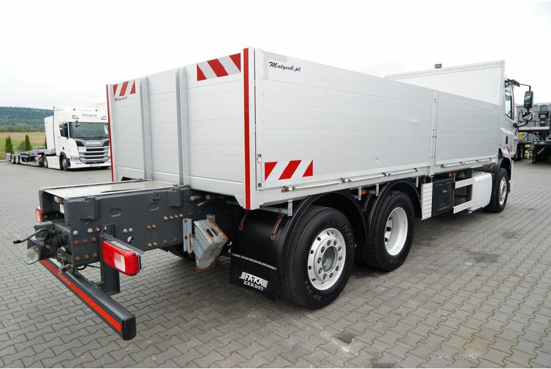 DAF CF 410 / 6x2 / BURTOWY / DO BUDOWLANKI / EURO 6 / OŚ PODNOSZONA - Camión caja abierta: foto 4 DAF CF 410 / 6x2 / BURTOWY / DO BUDOWLANKI / EURO 6 / OŚ PODNOSZONA - Camión caja abierta: foto 4