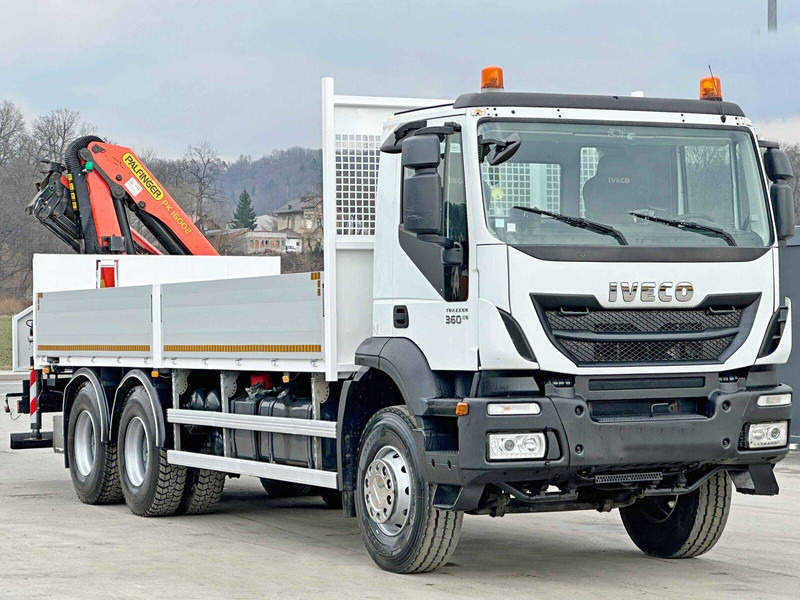 Iveco TRAKKER 360 * PRITSCHE 6,80* PK 16002 B+FUNK*6x4 - Camión caja abierta, Camión grúa: foto 3 Iveco TRAKKER 360 * PRITSCHE 6,80* PK 16002 B+FUNK*6x4 - Camión caja abierta, Camión grúa: foto 3