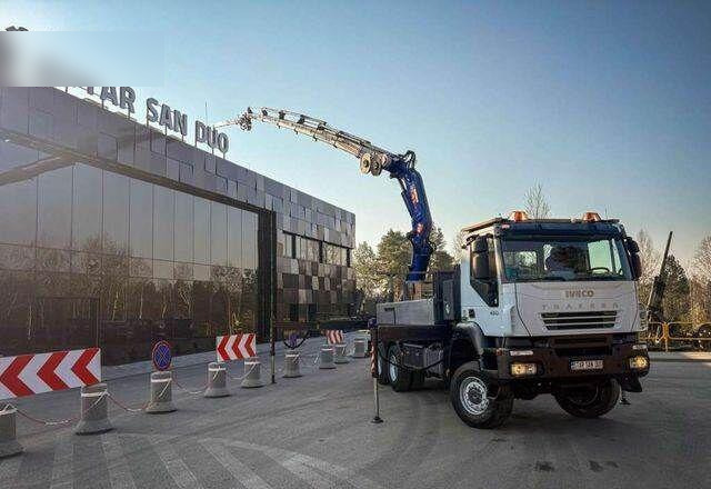 Iveco TRAKKER 450 6x6 PM41S FLY JIB Crane Kipper - Camión caja abierta, Camión grúa: foto 3 Iveco TRAKKER 450 6x6 PM41S FLY JIB Crane Kipper - Camión caja abierta, Camión grúa: foto 3