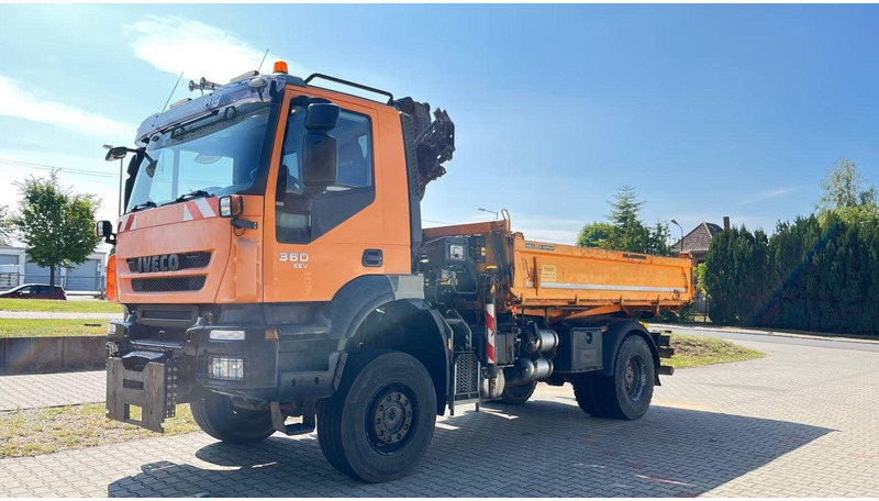 Iveco Trakker 360 EEV - 3 way tipper + crane - Camión volquete, Camión grúa: foto 2 Iveco Trakker 360 EEV - 3 way tipper + crane - Camión volquete, Camión grúa: foto 2