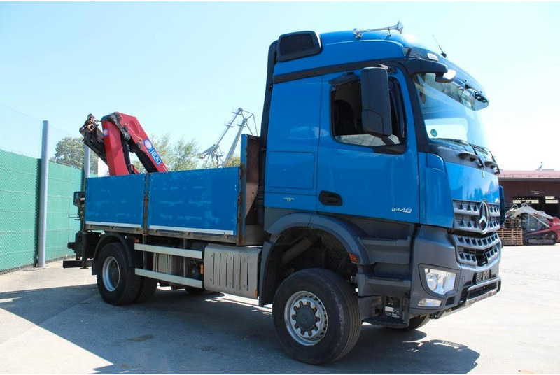 Mercedes-Benz 1848 4x4 Crane HMF 1820 - Camión caja abierta, Camión grúa: foto 2 Mercedes-Benz 1848 4x4 Crane HMF 1820 - Camión caja abierta, Camión grúa: foto 2