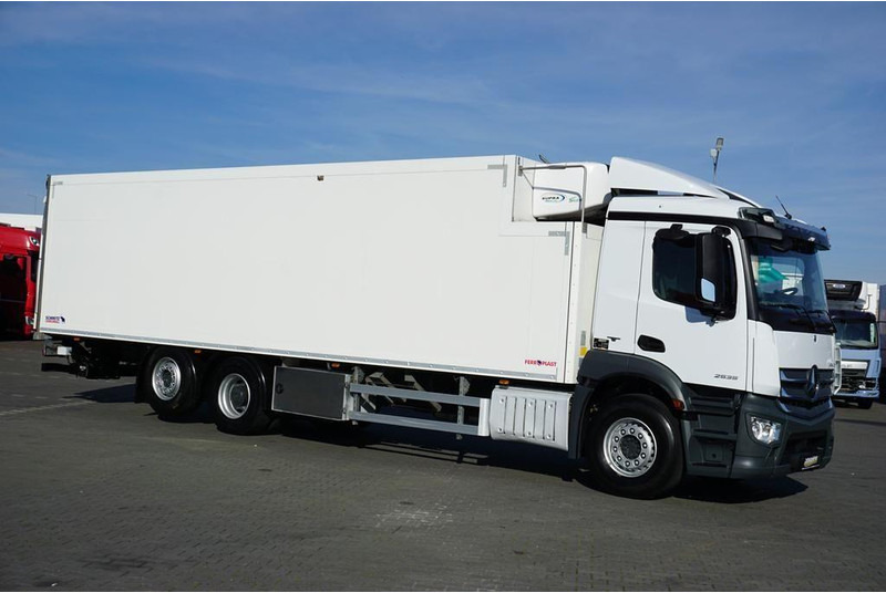 Mercedes-Benz ANTOS / 2535 / EURO 6 / CHŁODNIA + WINDA / 23 PALETY / OŚ SKRĘTN - Camión frigorífico: foto 4 Mercedes-Benz ANTOS / 2535 / EURO 6 / CHŁODNIA + WINDA / 23 PALETY / OŚ SKRĘTN - Camión frigorífico: foto 4