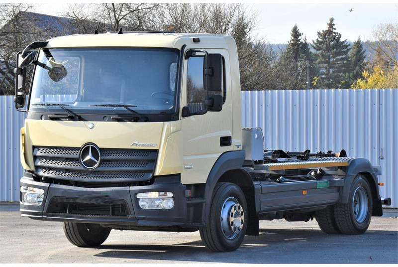 Mercedes-Benz ATEGO 1221 * ABROLLKIPPER * TOPZUSTAND - Camión multibasculante: foto 4 Mercedes-Benz ATEGO 1221 * ABROLLKIPPER * TOPZUSTAND - Camión multibasculante: foto 4