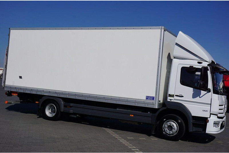 Mercedes-Benz ATEGO / 1221 / ACC / EURO 6 / KONTENER + WINDA / 17 PALET - Camión caja cerrada: foto 4 Mercedes-Benz ATEGO / 1221 / ACC / EURO 6 / KONTENER + WINDA / 17 PALET - Camión caja cerrada: foto 4