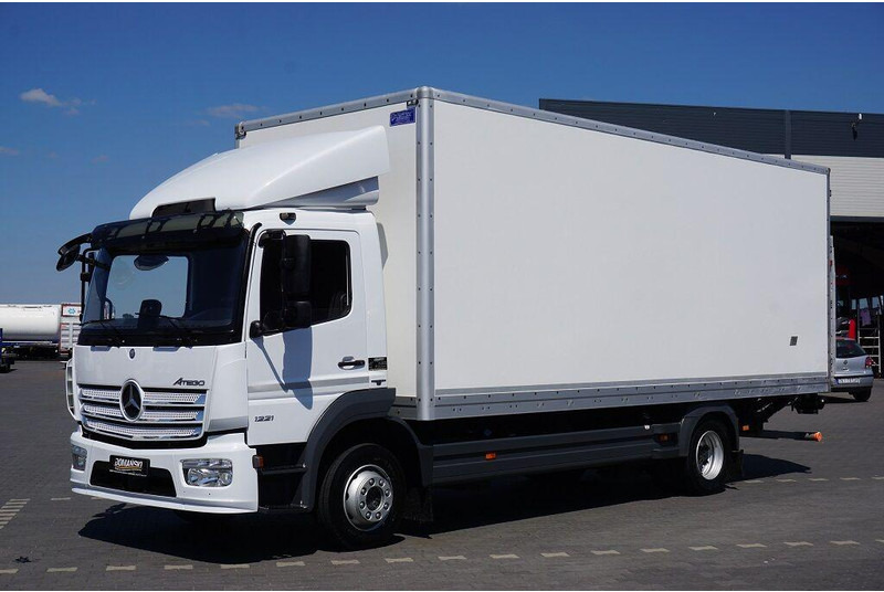 Mercedes-Benz ATEGO / 1221 / ACC / EURO 6 / KONTENER + WINDA / 17 PALET - Camión caja cerrada: foto 1 Mercedes-Benz ATEGO / 1221 / ACC / EURO 6 / KONTENER + WINDA / 17 PALET - Camión caja cerrada: foto 1