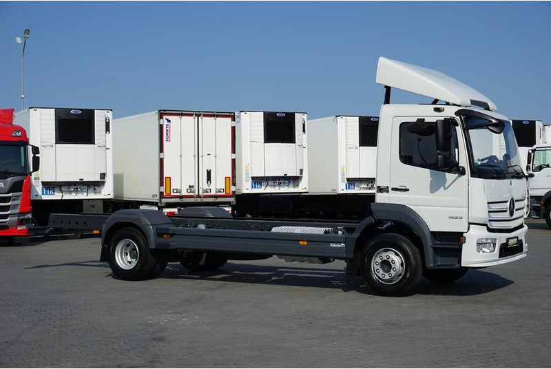 Mercedes-Benz ATEGO / 1523 / ACC / EURO 6 / PODWOZIE DO ZABUDOWY / DŁ. 6,75 M - Camión chasis: foto 4 Mercedes-Benz ATEGO / 1523 / ACC / EURO 6 / PODWOZIE DO ZABUDOWY / DŁ. 6,75 M - Camión chasis: foto 4