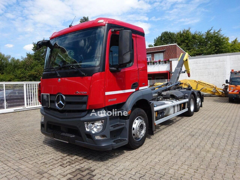 Mercedes-Benz Antos 2532 - Hook lift truck - Camión multibasculante: foto 3 Mercedes-Benz Antos 2532 - Hook lift truck - Camión multibasculante: foto 3