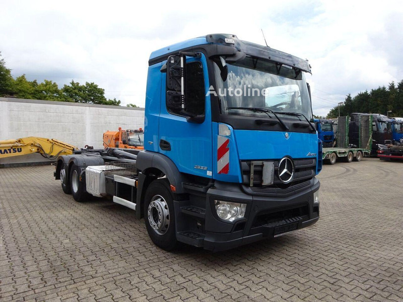 Mercedes-Benz Antos 2533 - Hook lift truck 6x2 - Camión multibasculante: foto 5 Mercedes-Benz Antos 2533 - Hook lift truck 6x2 - Camión multibasculante: foto 5