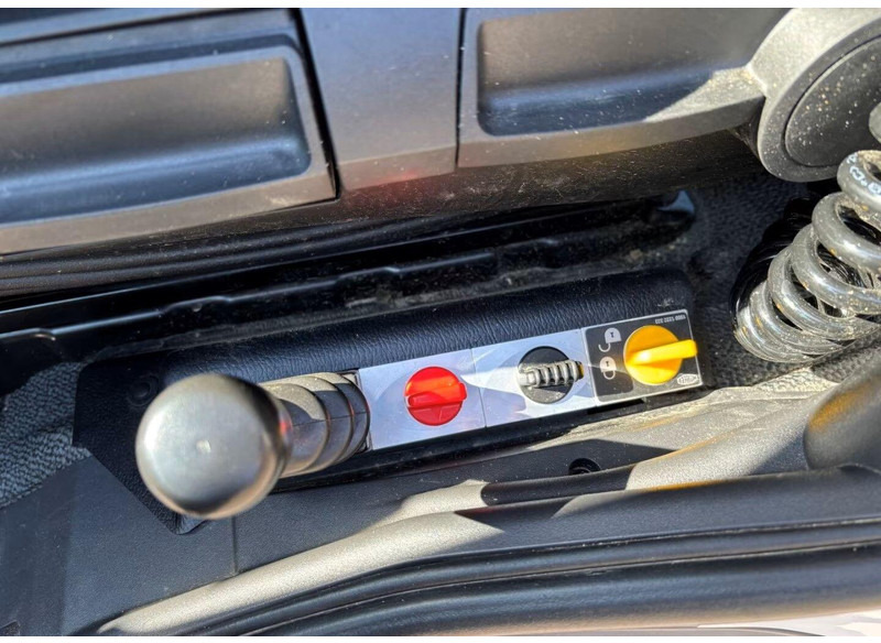 Leasing de Mercedes-Benz Arocs 1840 - 3 way tipper truck + crane Mercedes-Benz Arocs 1840 - 3 way tipper truck + crane: foto 18