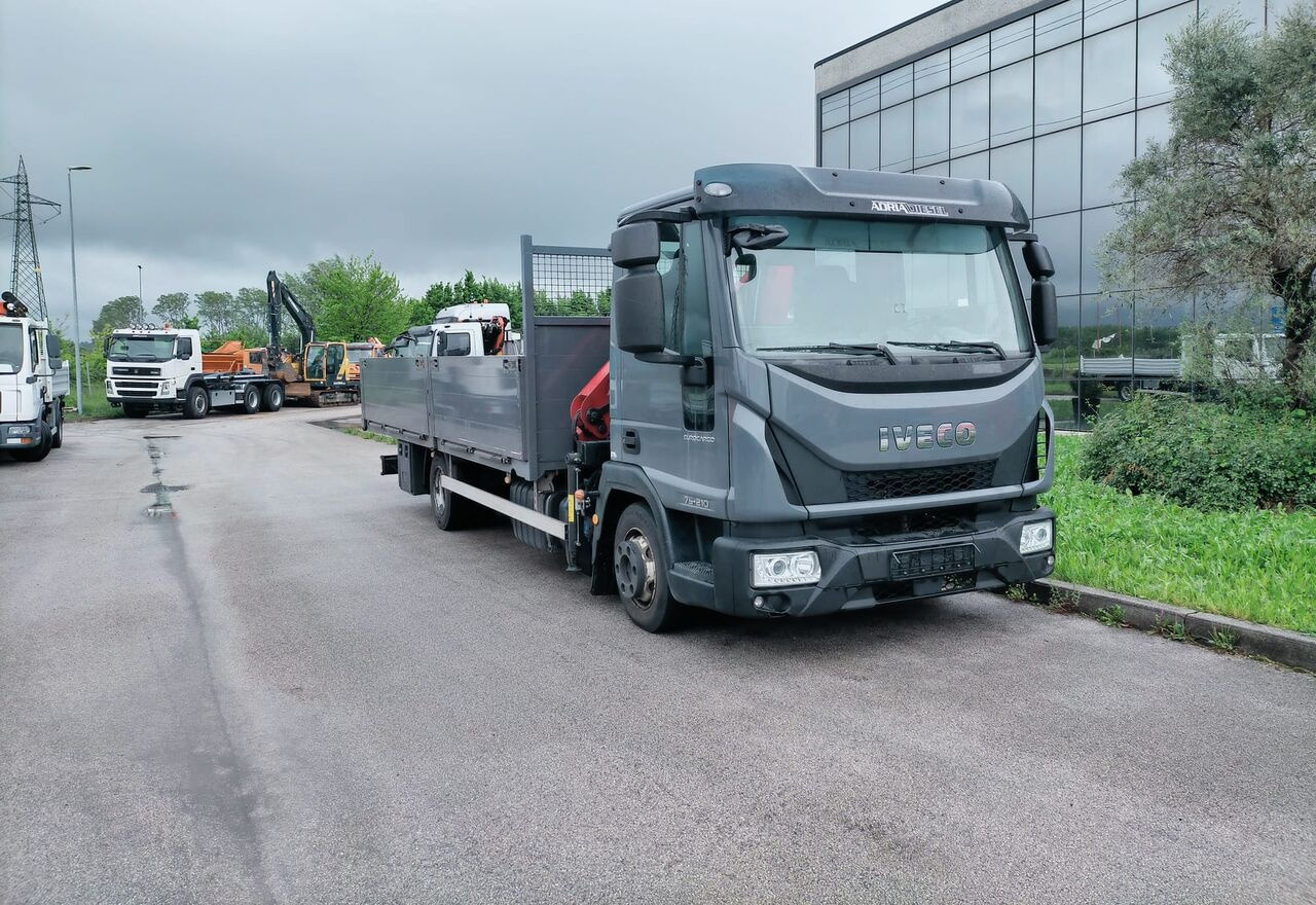 IVECO EuroCargo 75-210 - Camión caja abierta, Camión grúa: foto 1 IVECO EuroCargo 75-210 - Camión caja abierta, Camión grúa: foto 1